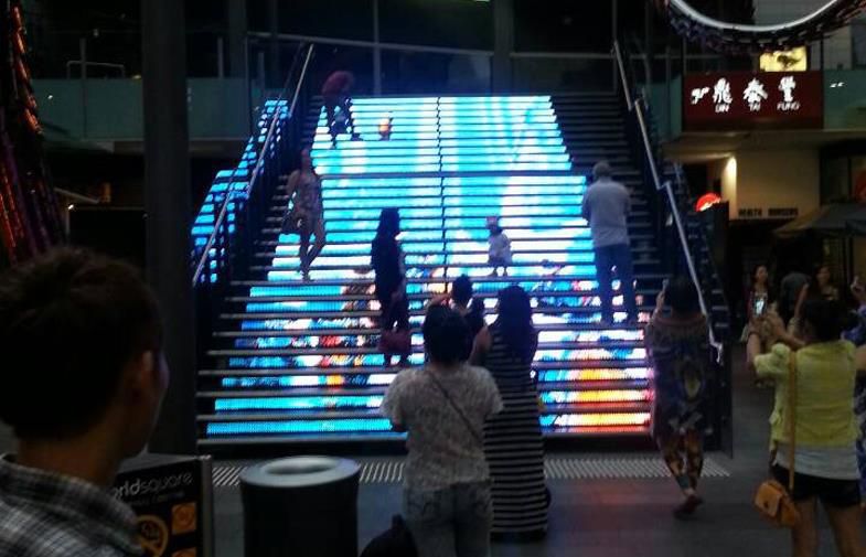 3Cinno LED chiếu sáng dự án --- DMX linh hoạt Strip Đối với trang trí cầu thang trung tâm nhà phố